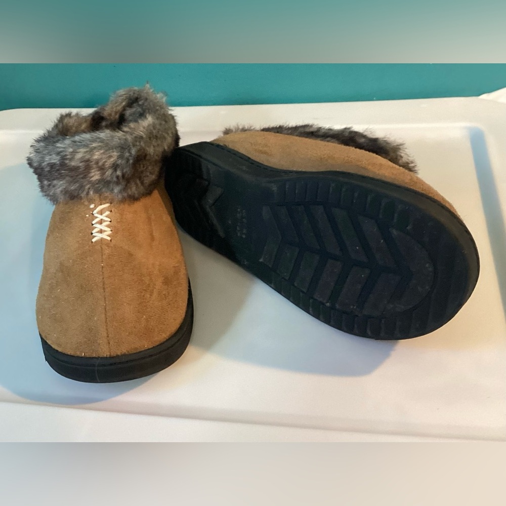 Home Top cozy interior shoes/slippers. Size 8